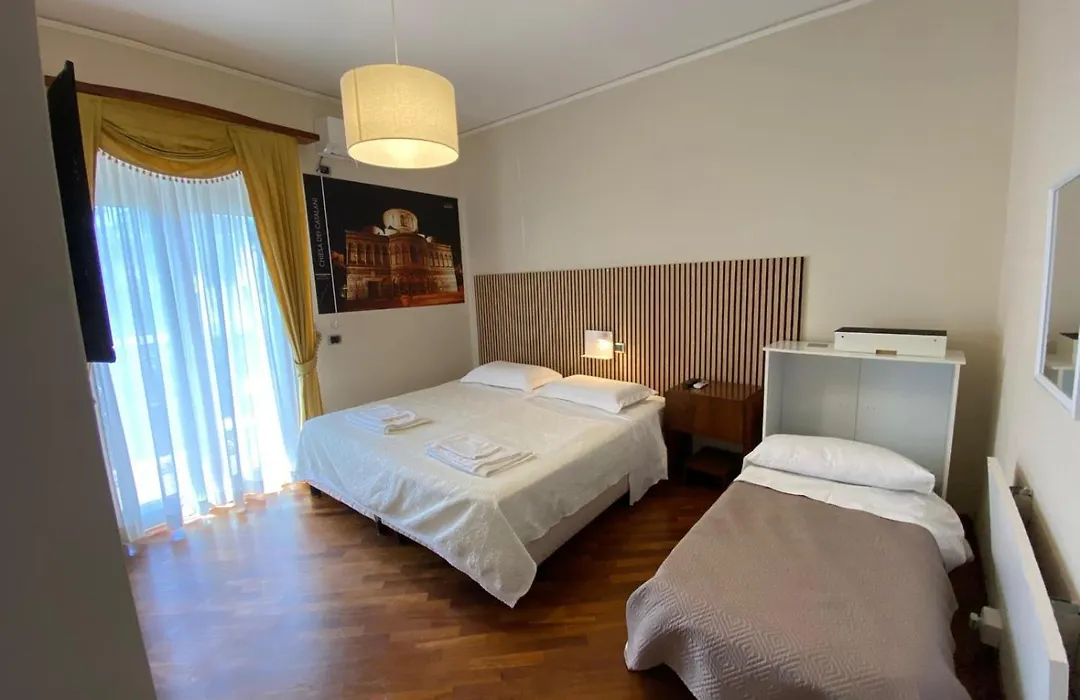 CASA BATTISTI MESSINA Guest House in centro città, ideale per FAMIGLIE o GRUPPI-1