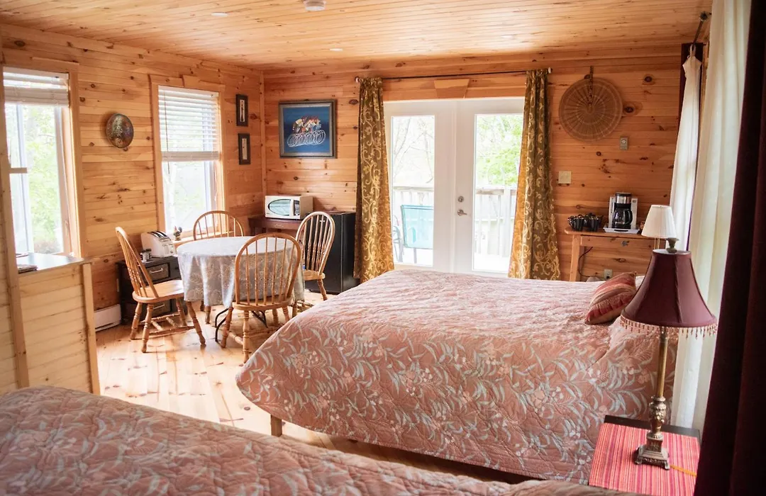 Rumi Guest House On The Cabot Trail-1