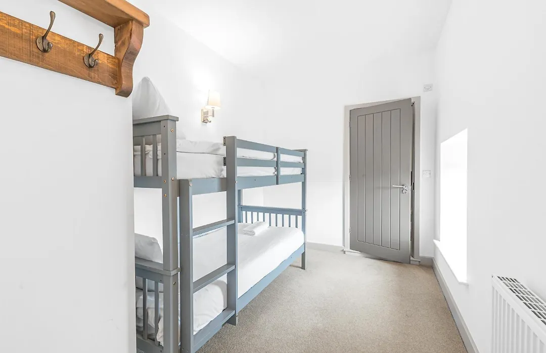 The Redwell Country Inn-1