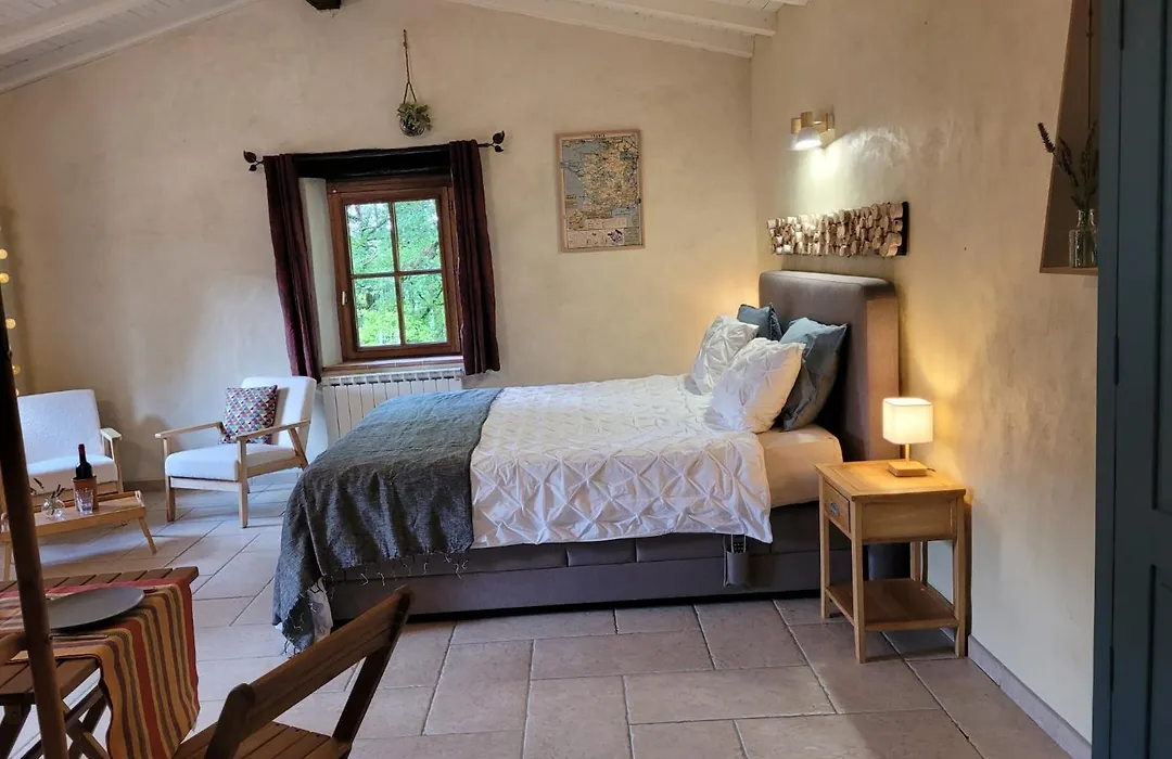 Chez Berger, ruime 2 persoonskamer met kingsize bed-1