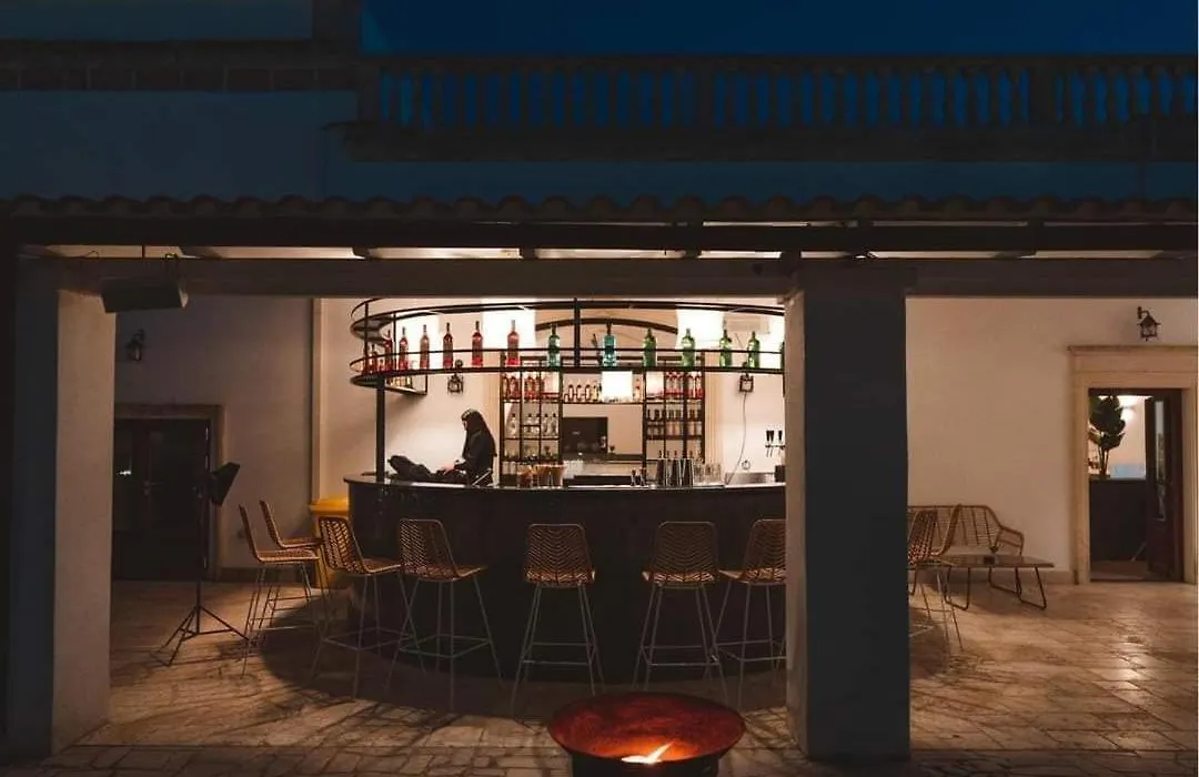 Villa Gravis Hotel Restaurant Cocktail Bar-1