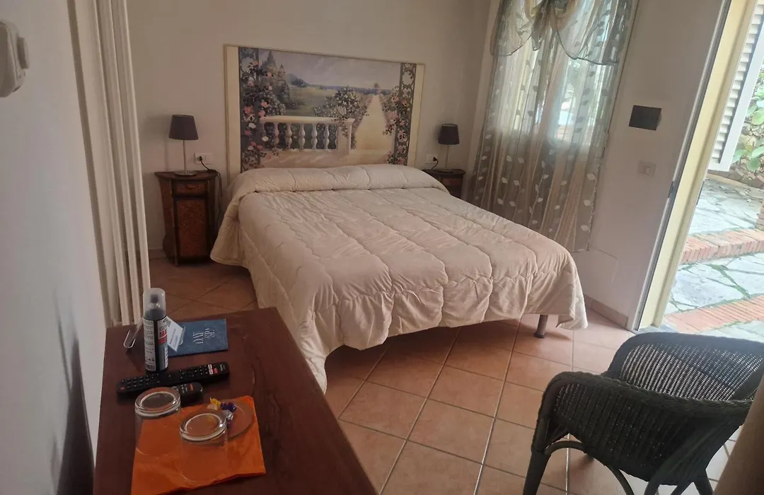 Maison Brinati Bed&Breakfast-1