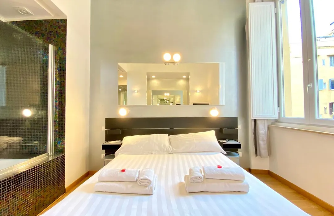 Kiss Me Rome Luxury Rooms-1