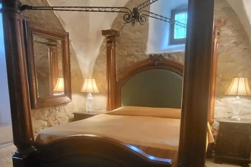 Burg Hermannstein - Kings Room-1