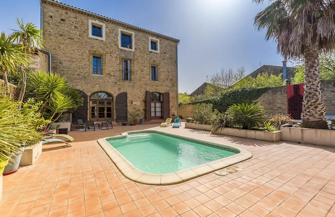 Maison Dix Chambres d'hôtes-1