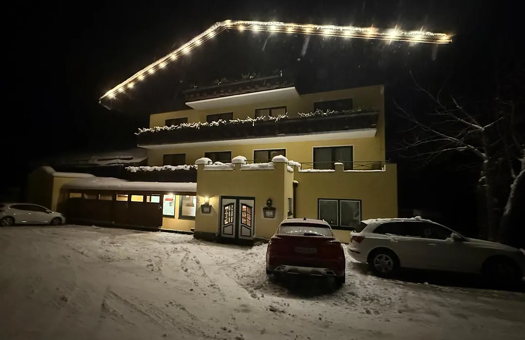 Hotel Bergglück-1
