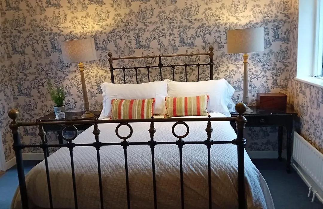 Gardeners Cottage-1