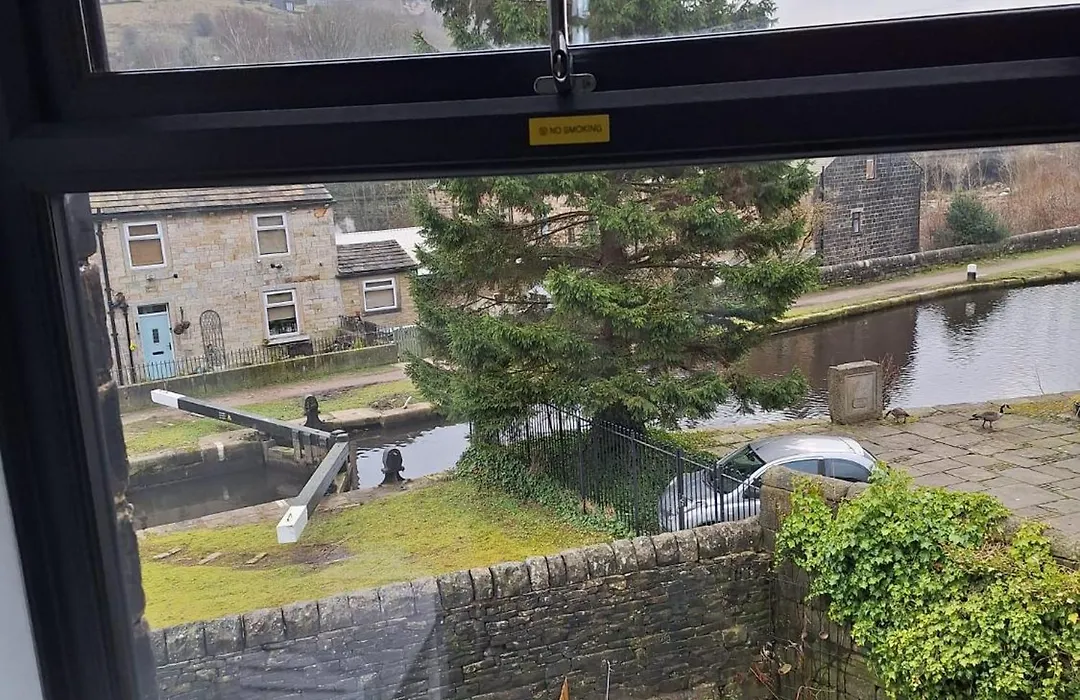Todmorden Bed & Breakfast - The Toothless Mog-1