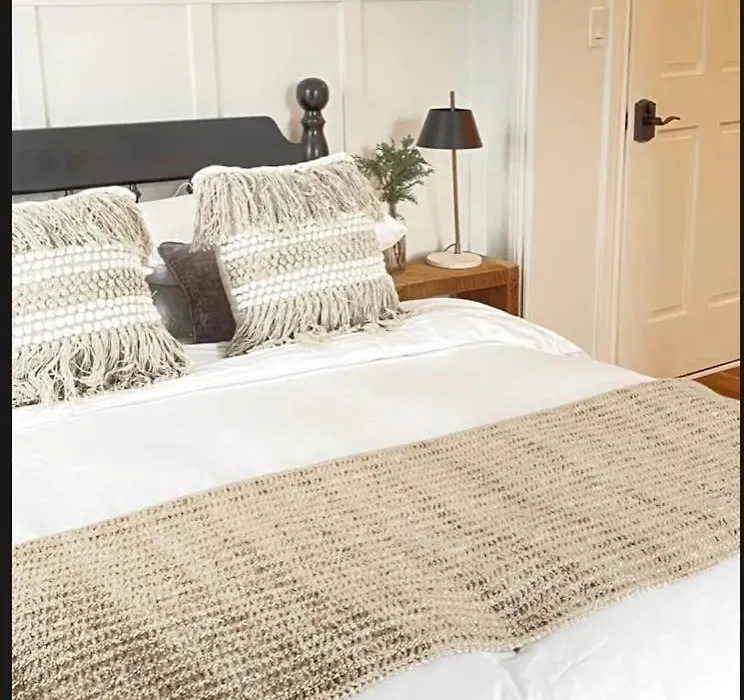 Auberge Glengarry Inn, The Mystic-1
