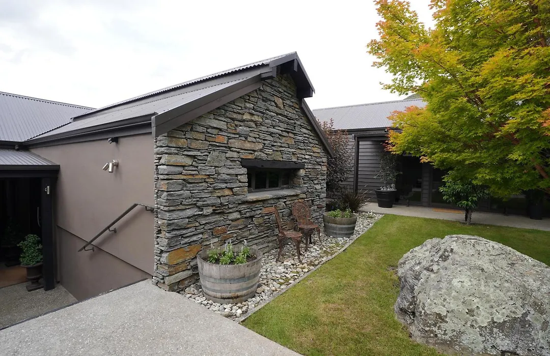 Mt Rosa Lodge Boutique Vineyard Accommodation-1