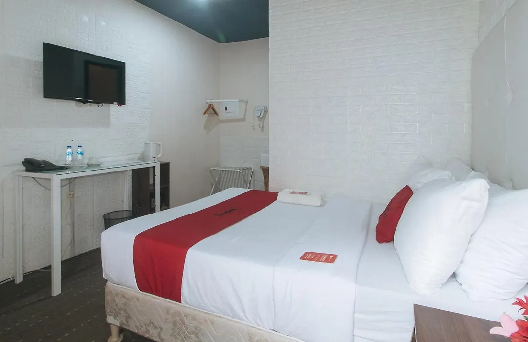 Reddoorz Premium At The Grand Peninsula Suites-1