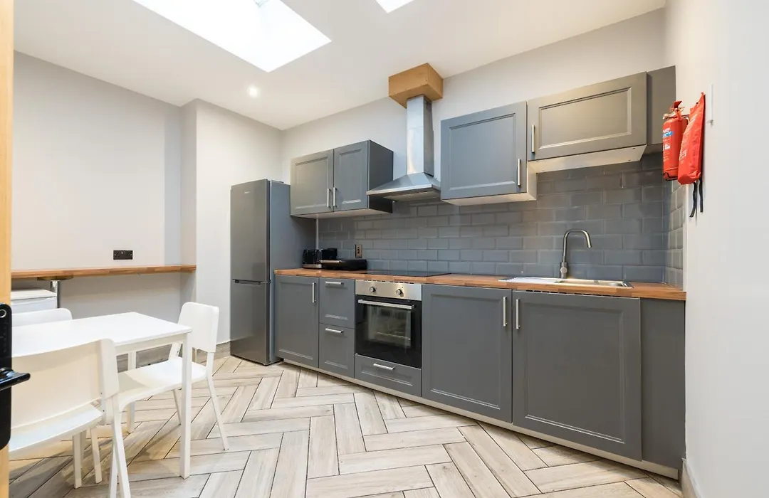 Ewings Bar & Self-Catering Accommodation-1