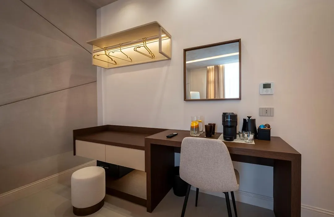 Halo Suite-1