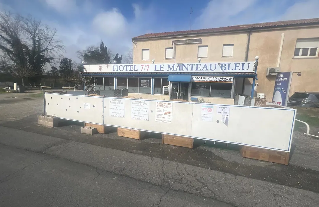 Le Manteau Bleu-1