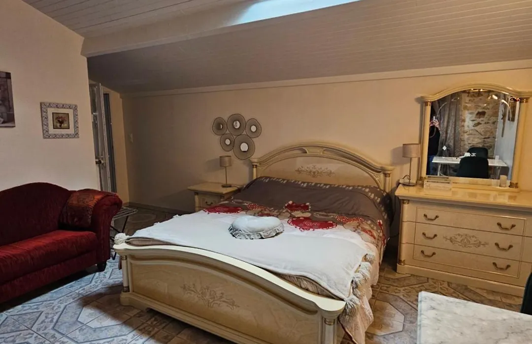Le Domaine des Tuillieres-1