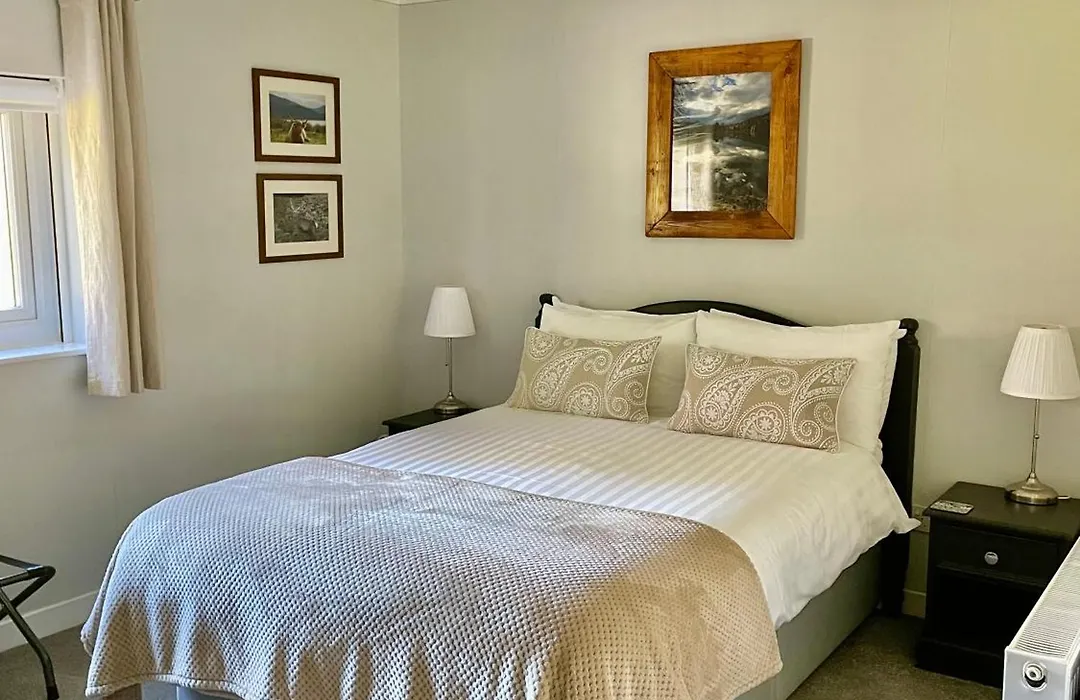 Lundie View B & B-1