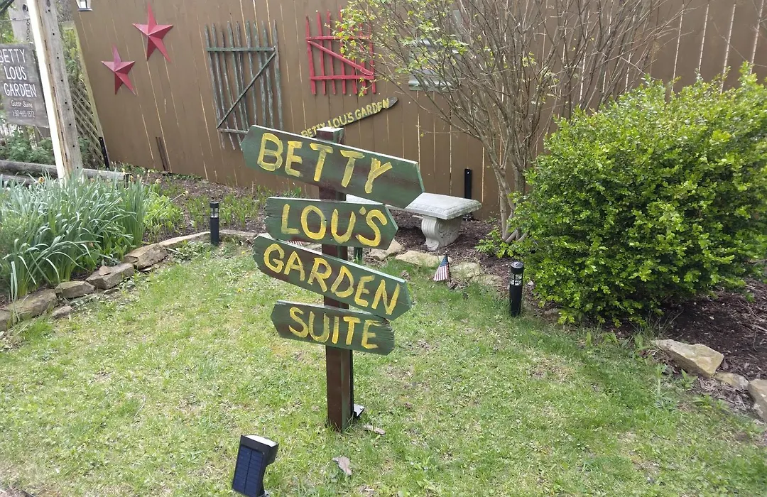 Betty Lous Garden-1