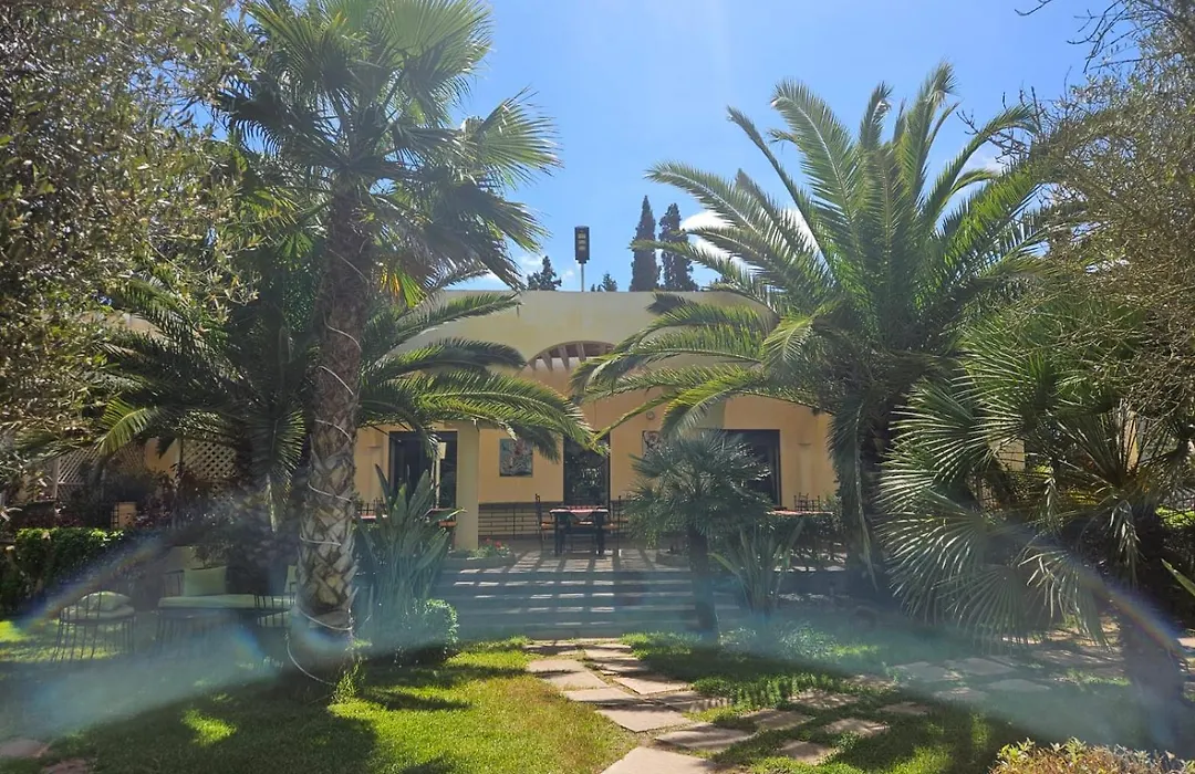 Les Cypres-1