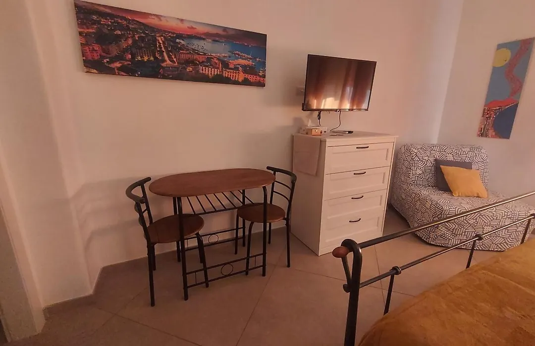 Morghen 88 Vomero Rooms-1