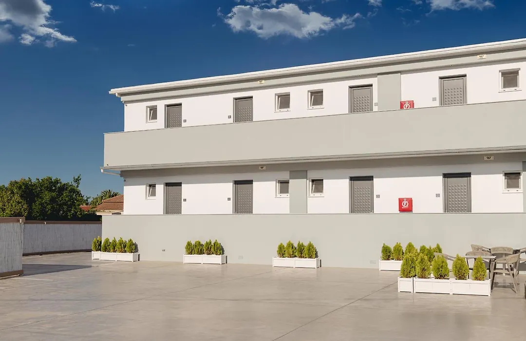 White Canvas Boutique Studios-1