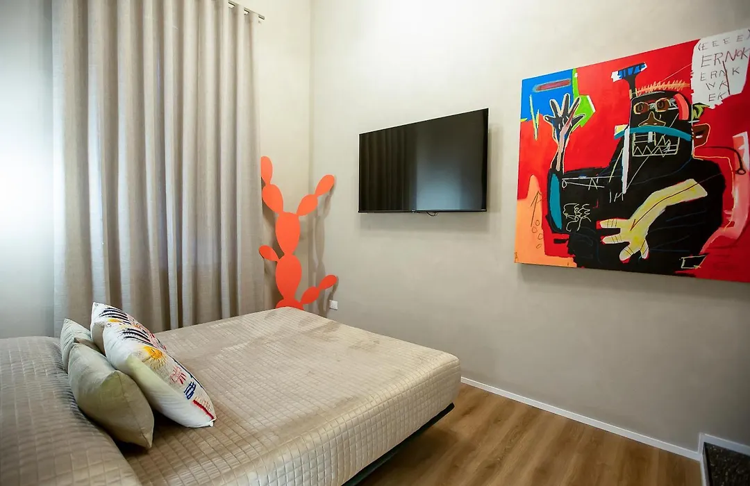 Reverse Art Hotel-1