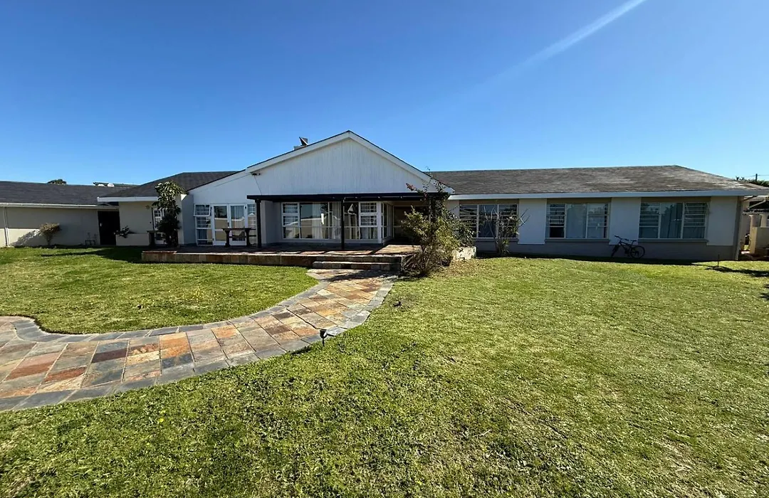 La Maison On 37 Admiralty Way, Summerstrand, Port Elizabeth-1