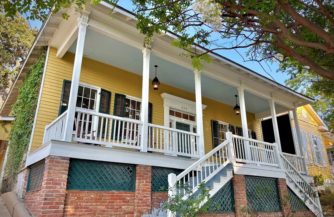 Anchuca Historic Mansion & Inn-1
