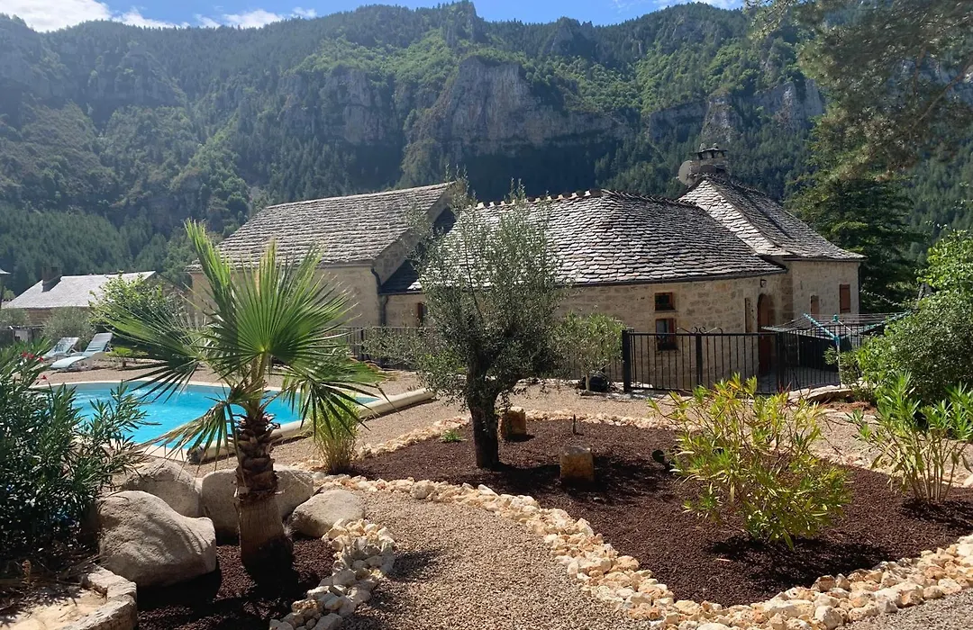 Chambre Romantique avec Bain Nordique extérieur privé Manoir Du Charme Gorges Du Tarn Causses-1