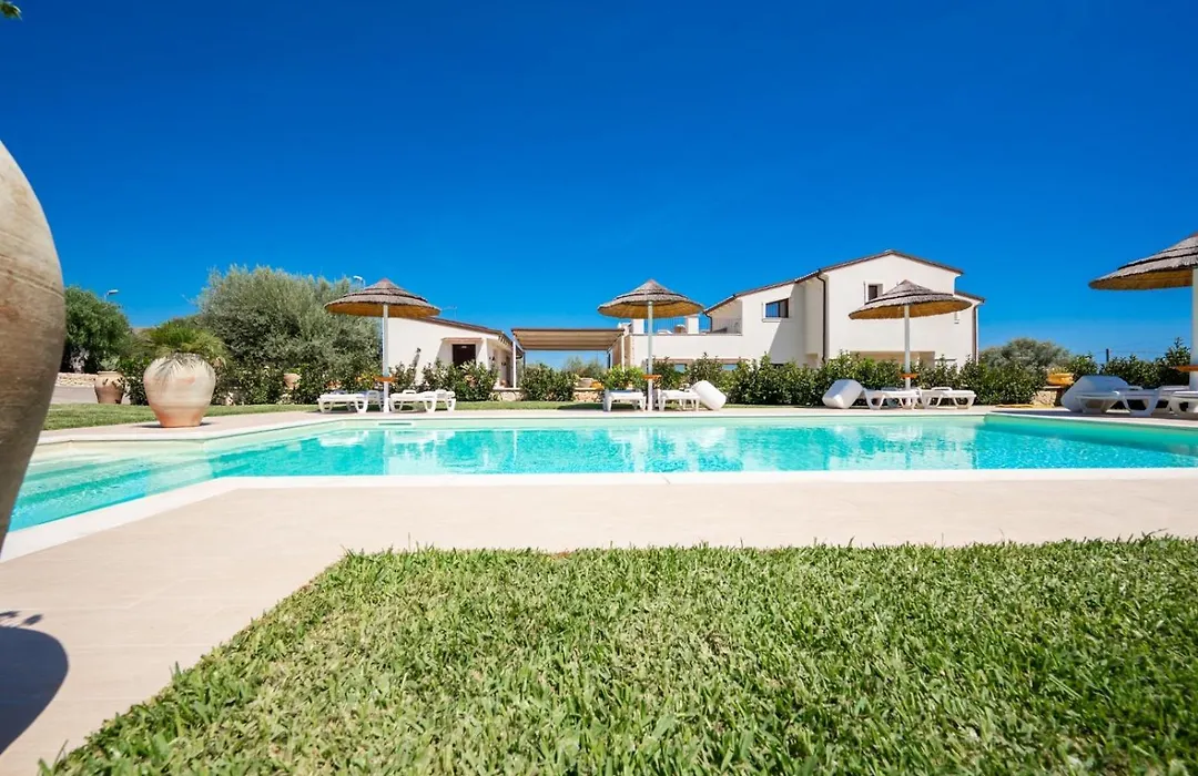 Villa Carmiano B&B Luxury Bedrooms In Avola In The Province Of Syracuse With Room With Swimming Pool-1