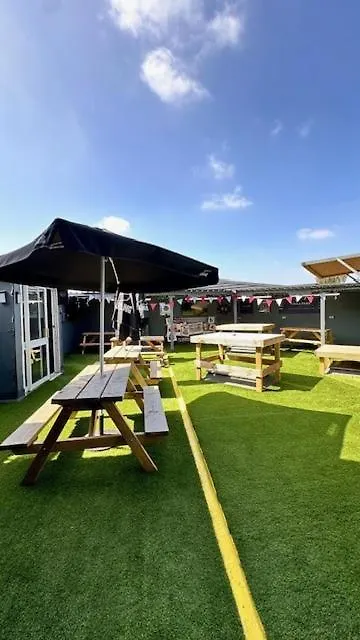 Shanahans B&B With Sports Bar-1