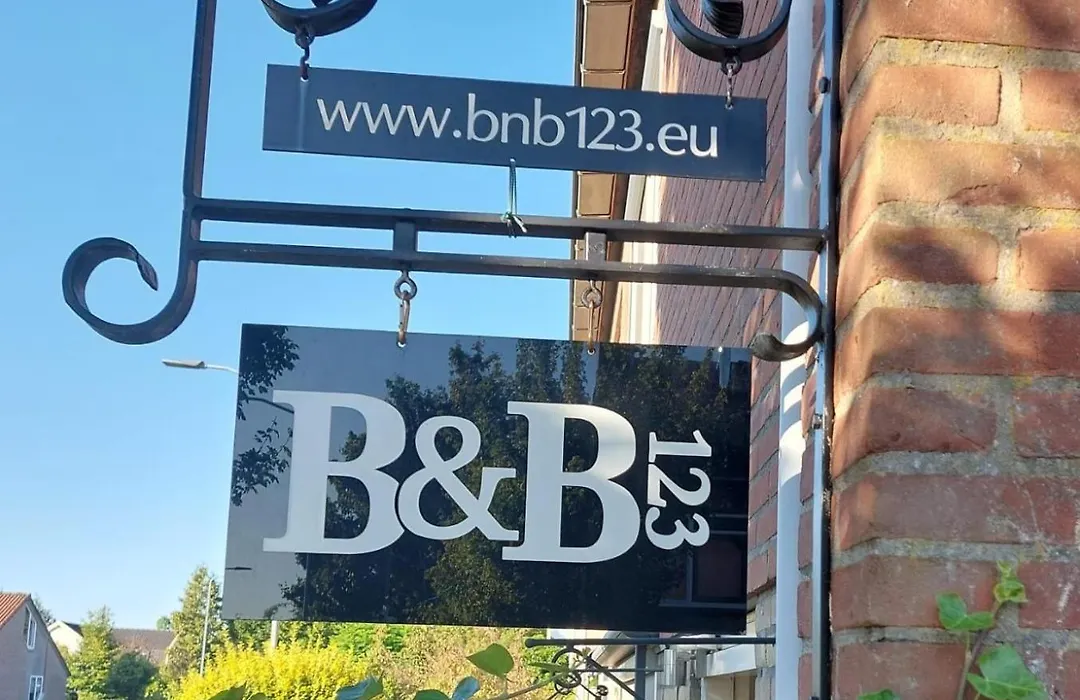 Bed & Budget123-1