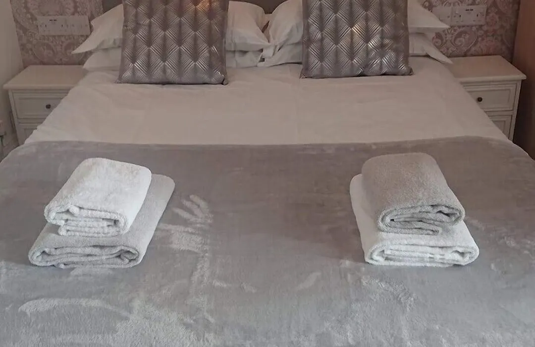 Highlands Hotel And Bar-1