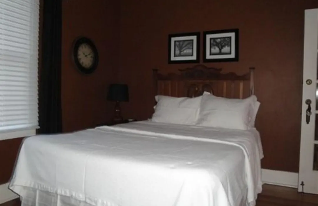 Cinnamon Bear Creekside Inn-1