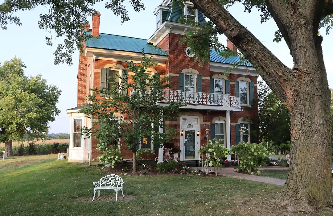 Cloran Mansion Bed & Breakfast-1