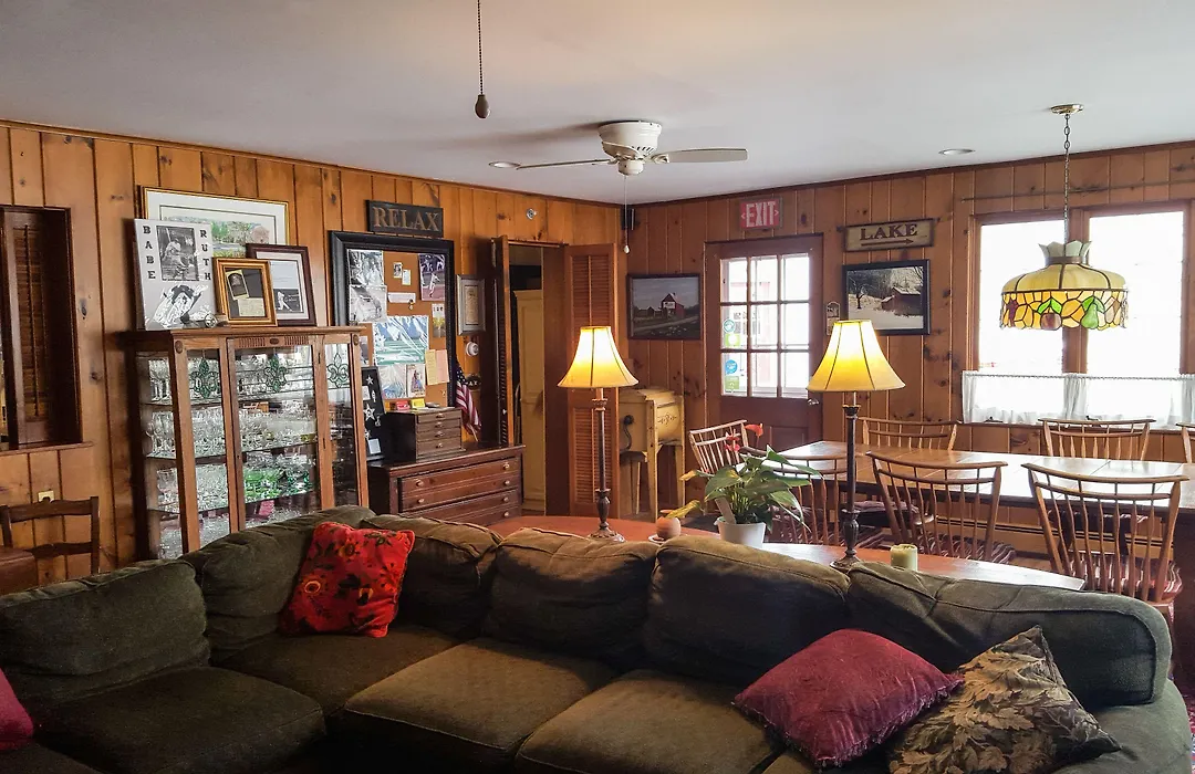 The White House Inn-1