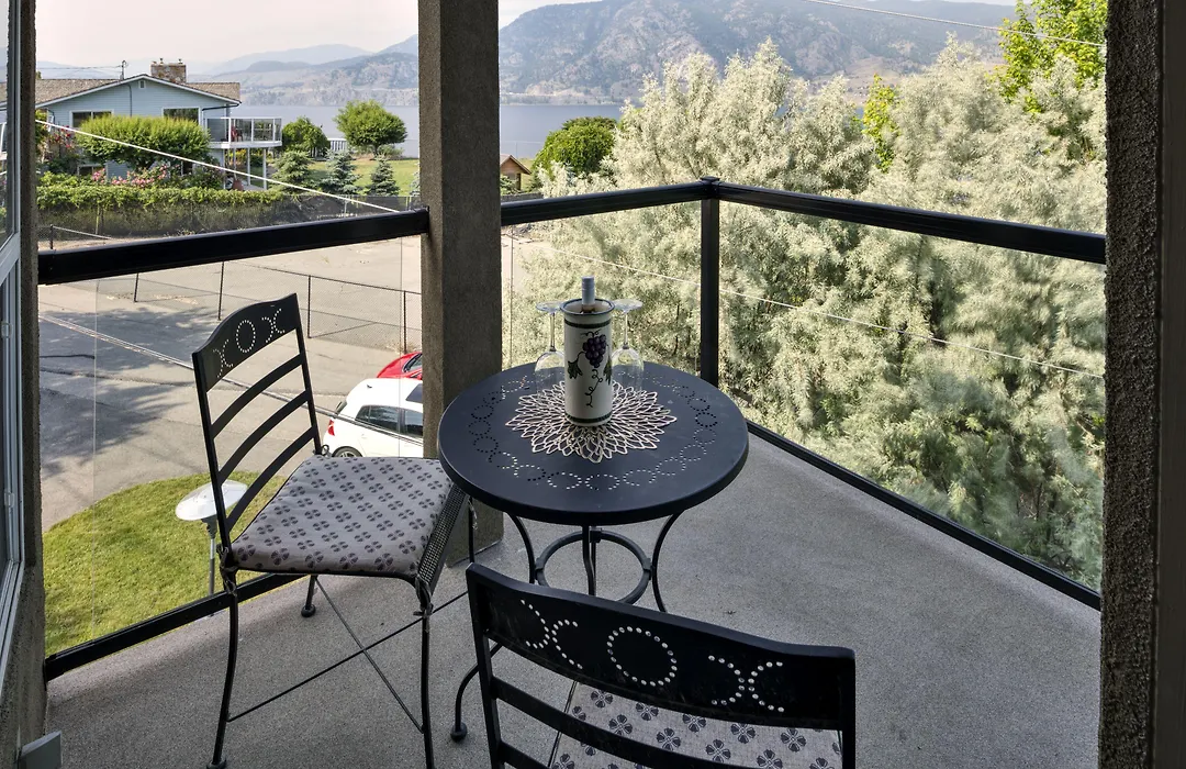 Above The Beach Guest Suites-1