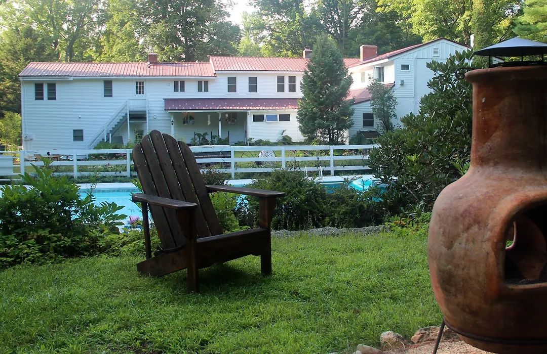 The Buttonwood Inn On Mt. Surprise-1