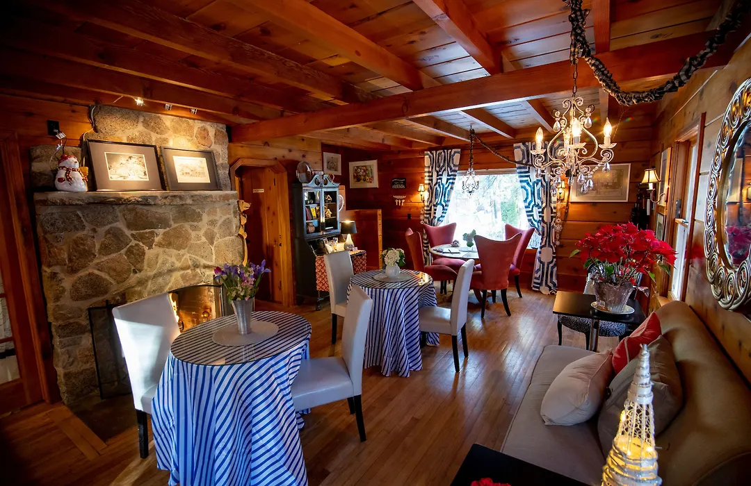 Elliott House Boutique Inn-1