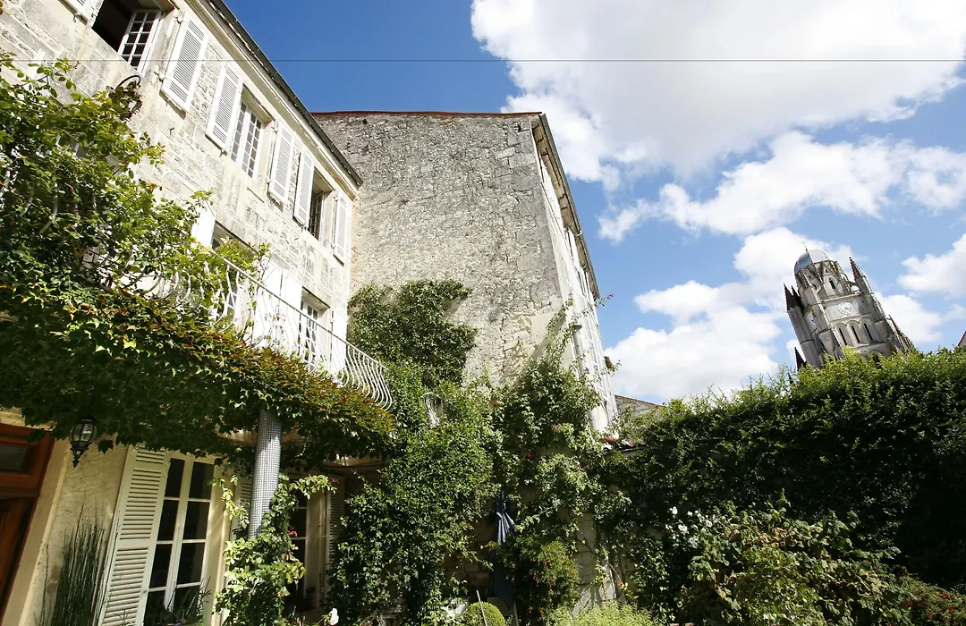 La Porte Rouge - The Red Door Inn-1