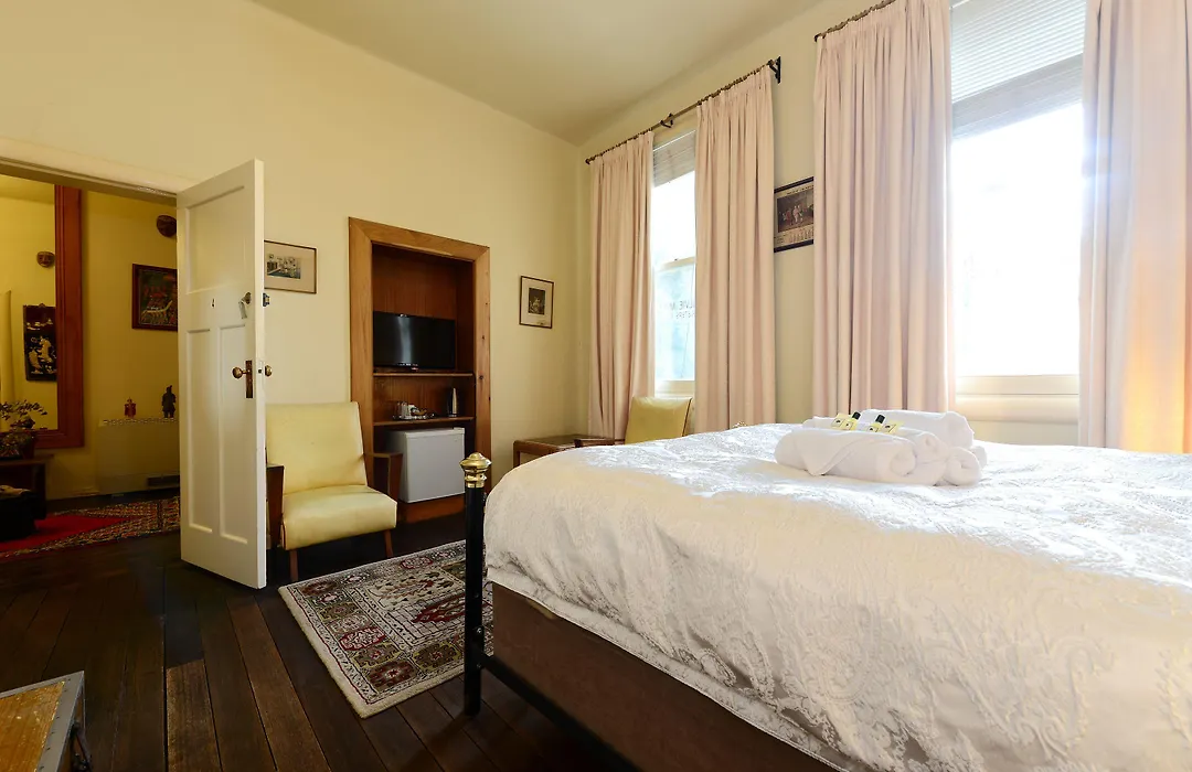 Edinburgh Gallery Bed & Breakfast-1