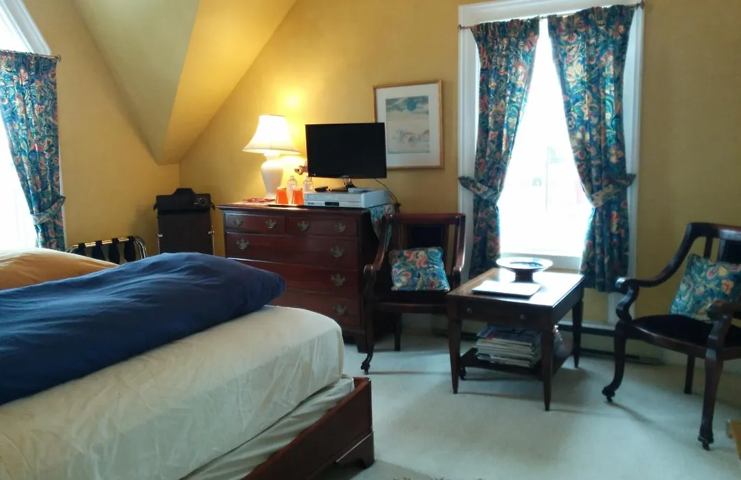 Fairmont House Bed & Breakfast-1