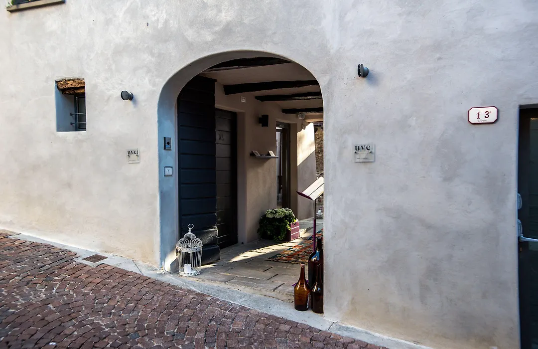 Uve Rooms & Wine Bar-1