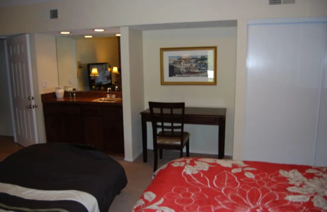 Bed And Breakfast In Hollywood Hills-1