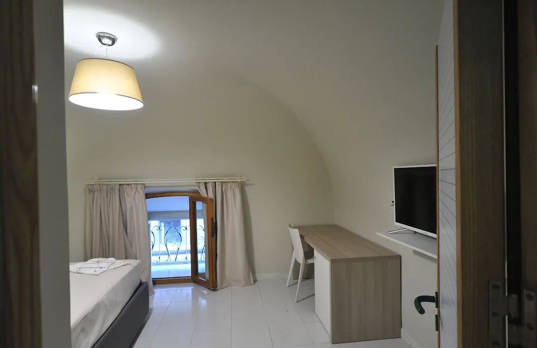 Gatto Bianco House-1