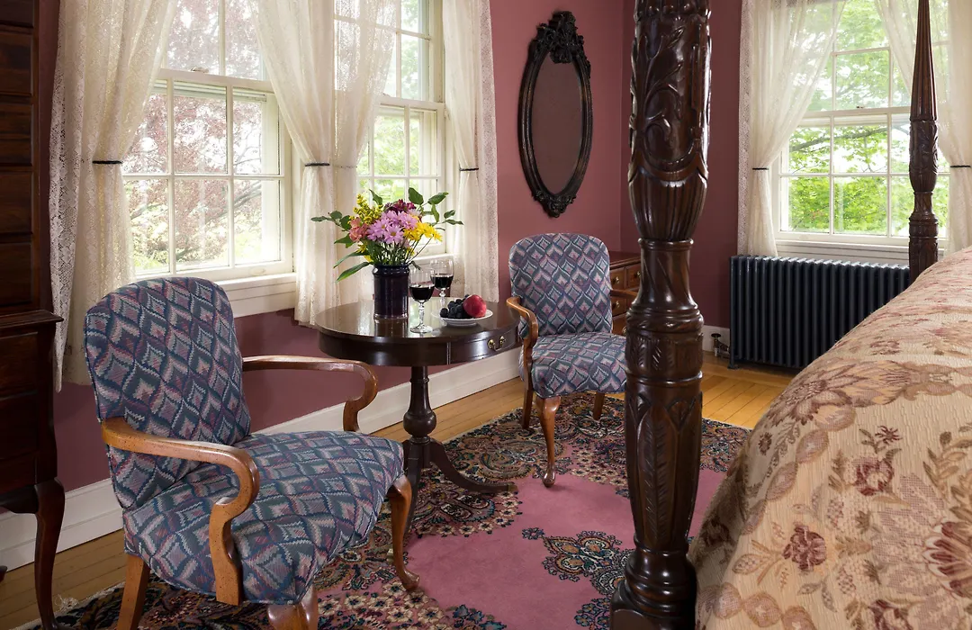 Yale Manor B&B & Yurt Glamping-1