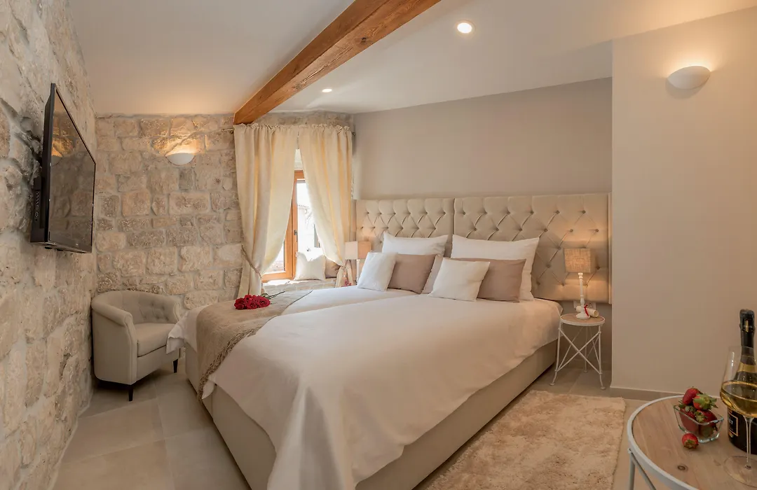 Jupiter Lux Rooms-1