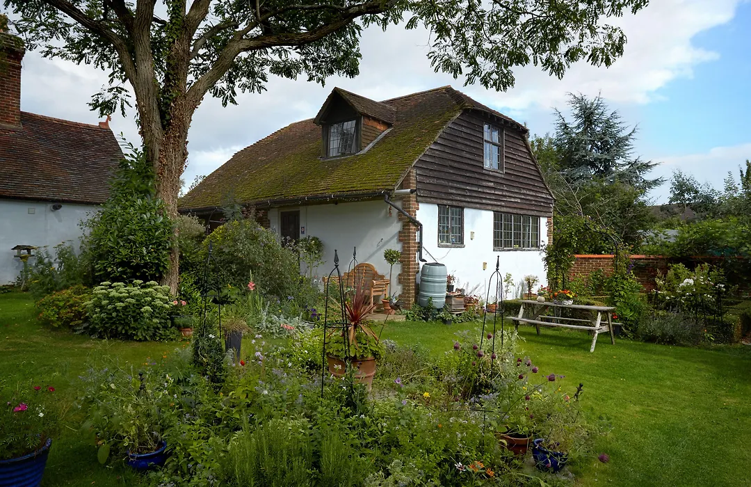 Strawberry Cottage B&B-1