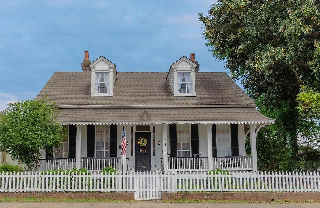 Riverboat Bed & Breakfast-1