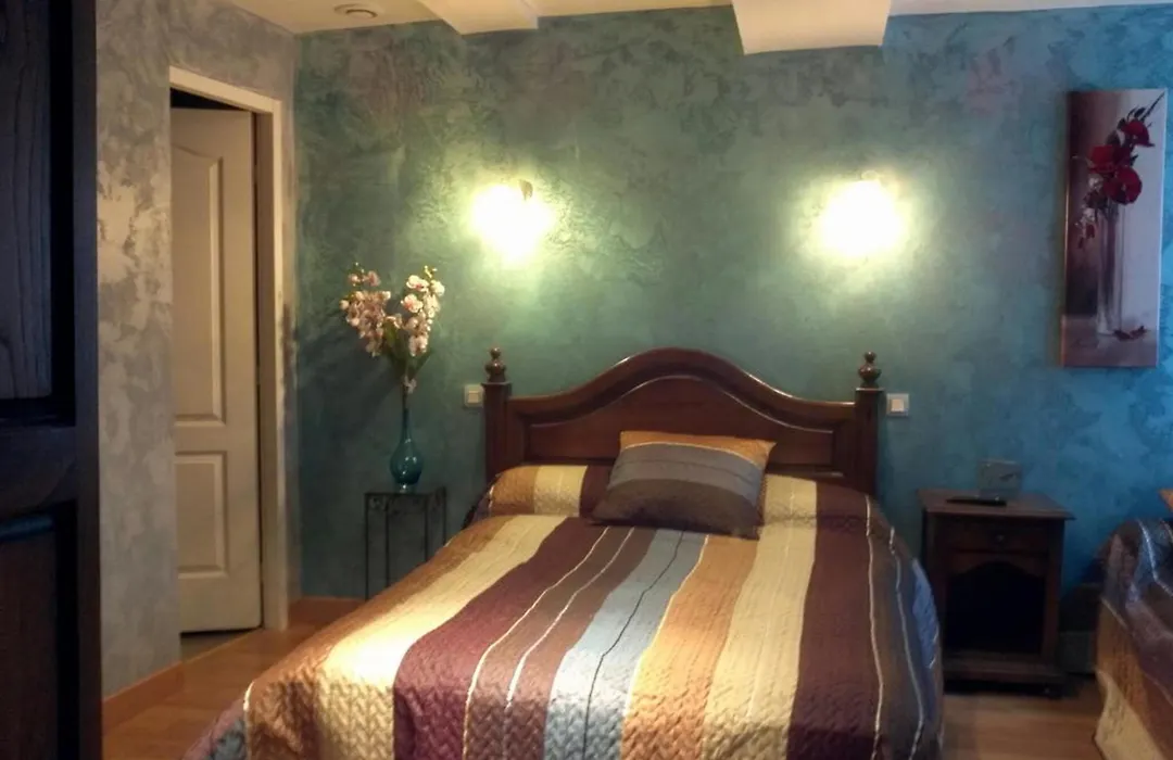 Au Pied du Chateau-1