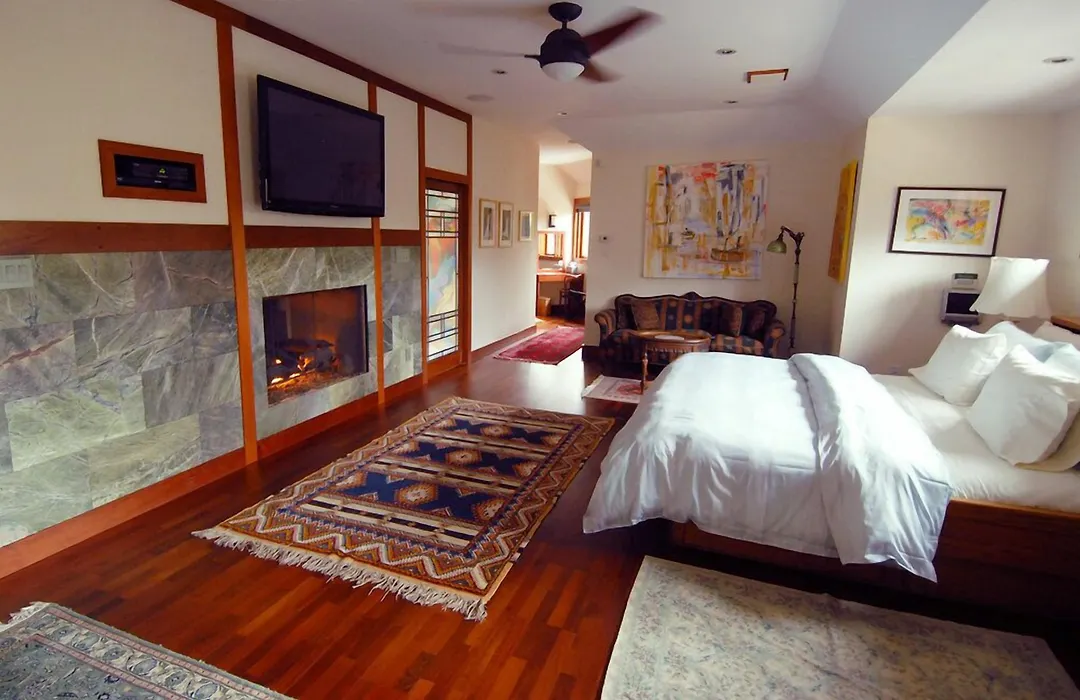 East Hampton Art House Bed And Breakfast-1